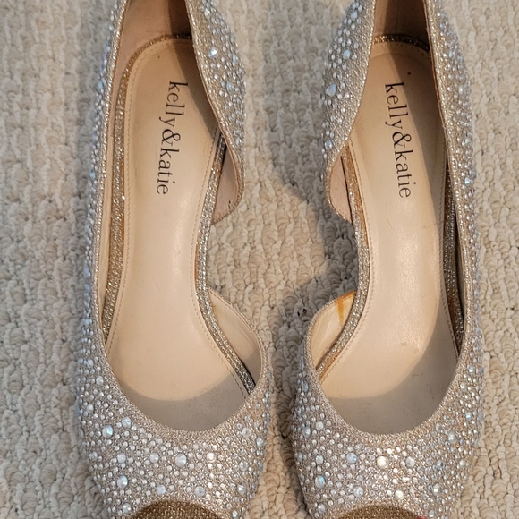 Kelly & Katie Gold shoes size 8 - Picture 6 of 8